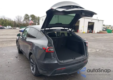 2025 Tesla Model Y Long Range Dual Motor Rear-Wheel Drive z USA, uszkodzony, nr VIN 7SAYGDED8SA375060